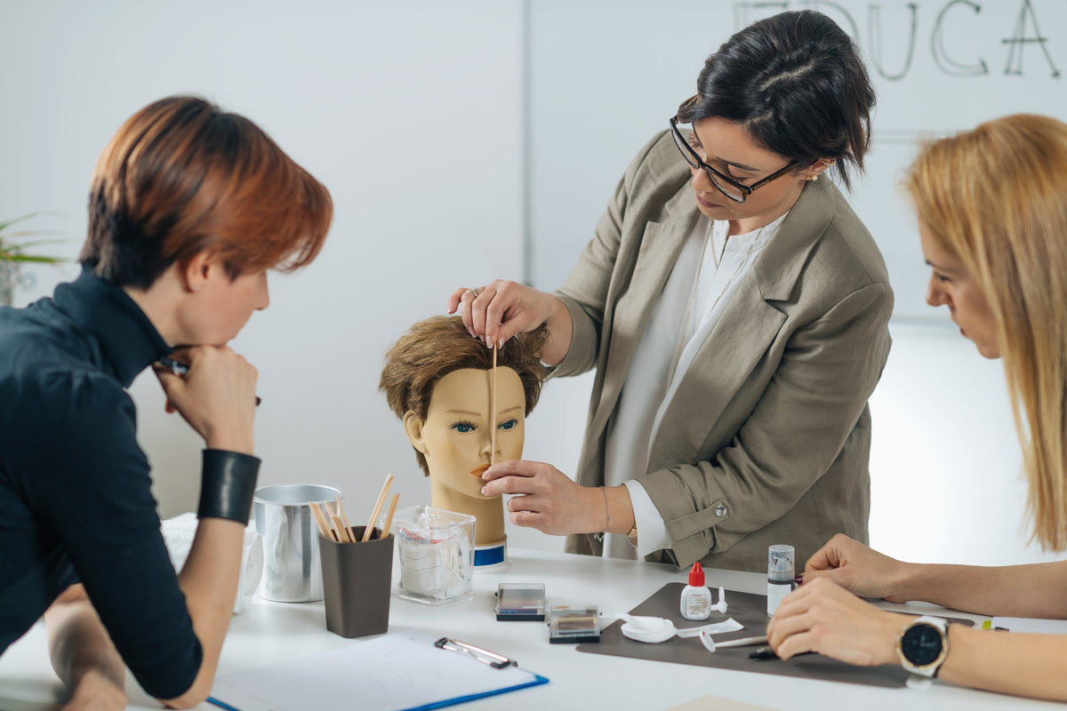 How to Choose a Makeup Academy in Singapore: 7 Things to Consider